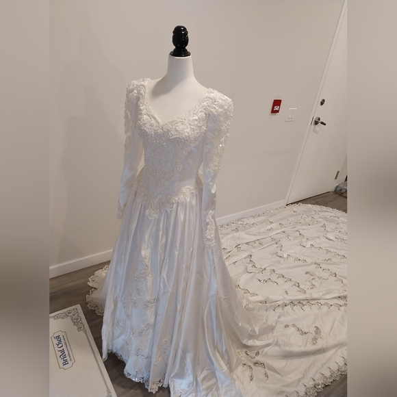 Alfredo Angelo Wedding Dress - Picture 4 of 15